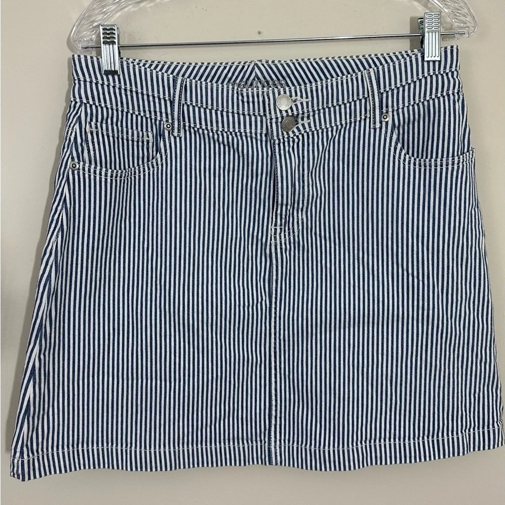 Maurice’s sz 12 skirt that measures 17” long  Described as a railroad stripe